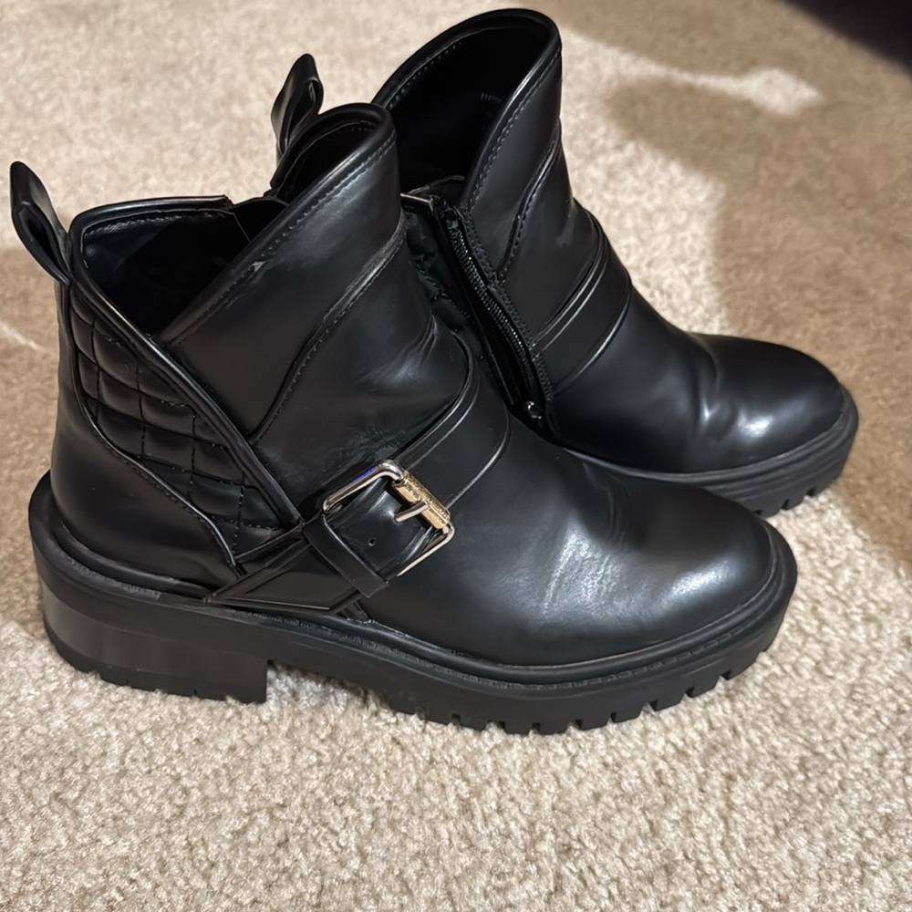 💜 3 for $10 Zara Black Ankle Boots with Chunky Sole
